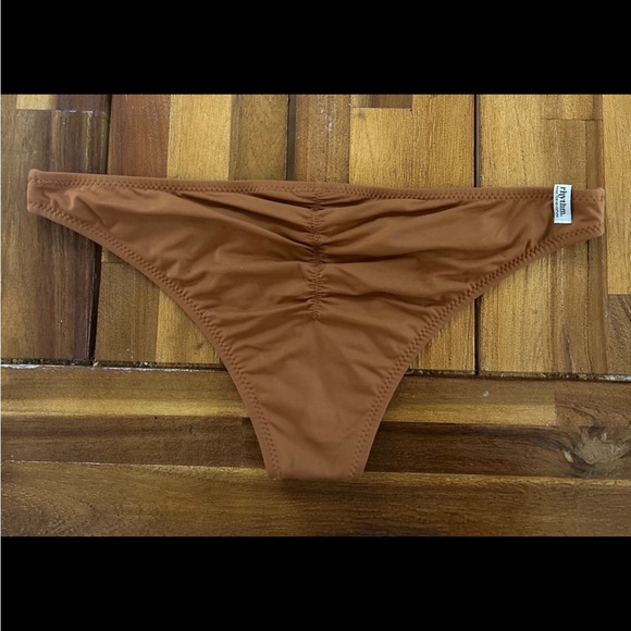 Bikini Set - Picture 6 of 8